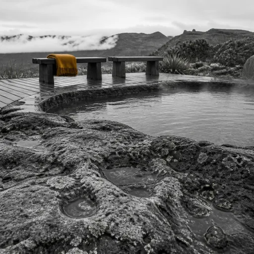 Sleeping at 3,500 Metres: The Volcanic Thermal Retreat Above Manizales Couples Overlook
